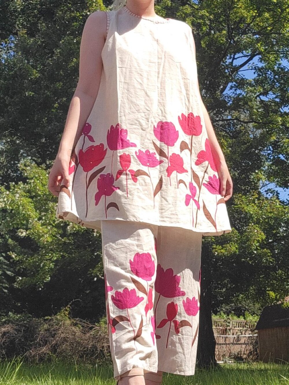 -'.🌼⋅🌻.'- mod linen blend two piece with retro floral design -'.🌷⋅🌹.'-
